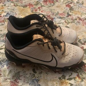 Nike White and Black Sports Cleats 3.5 y used diamond